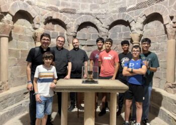 Seminaristas menores de Valencia recorren el Camino del Santo Cáliz