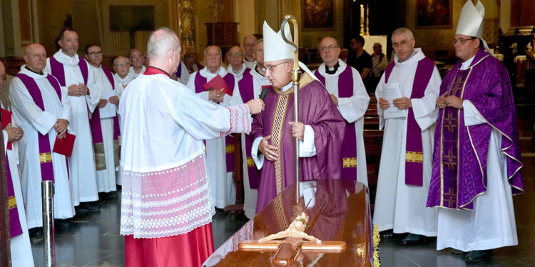 El Arzobispo preside la misa exequial del sacerdote valenciano Emilio Aliaga Girbés