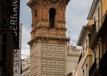 De vestigio islámico a joya barroca: la convulsa historia de la torre de San Bartolomé de Valencia