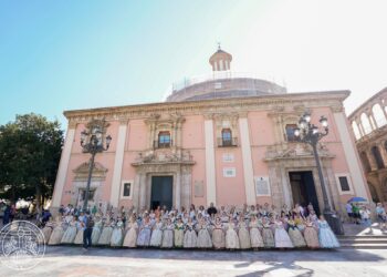 La Real Basílica ha recibido la visita de las 73 candidatas a Fallera Mayor Infantil de Valencia 2027