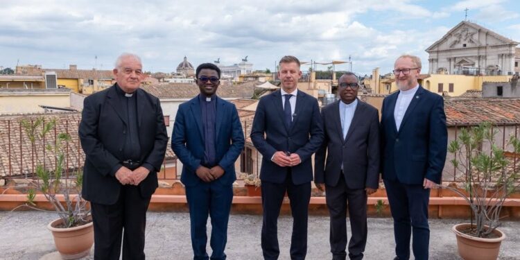 Péter Magyar visita la Casa General de las Escuelas Pías en Roma