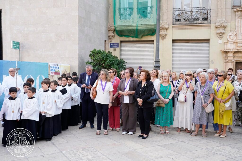 La devoción valenciana se viste de fe: las entidades de la Basílica peregrinan a la Catedral por el Año Jubilar del Santo Cáliz 14 825340440 1085700034180511 1003364171220197081 n