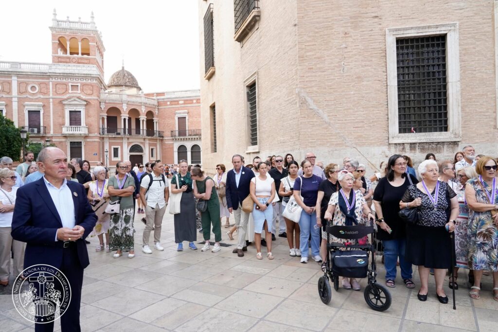 La devoción valenciana se viste de fe: las entidades de la Basílica peregrinan a la Catedral por el Año Jubilar del Santo Cáliz 41 825340472 1085700060847175 2428168006392207715 n