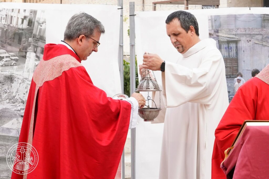 La devoción valenciana se viste de fe: las entidades de la Basílica peregrinan a la Catedral por el Año Jubilar del Santo Cáliz 39 825340507 1085699657513882 2828799255474682333 n