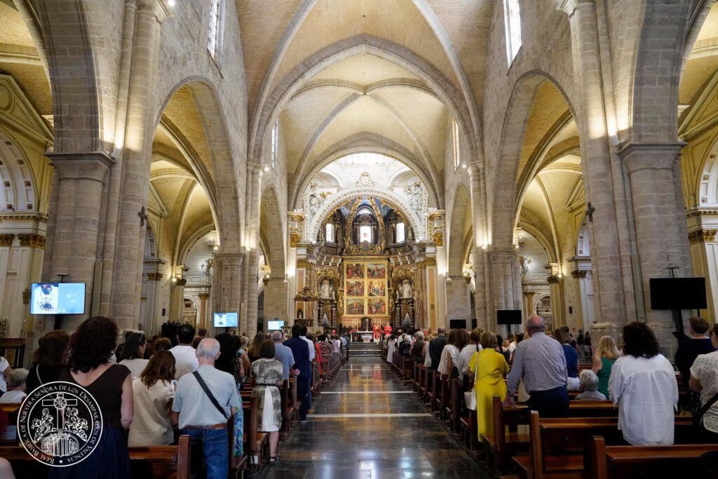 La devoción valenciana se viste de fe: las entidades de la Basílica peregrinan a la Catedral por el Año Jubilar del Santo Cáliz 20 825340628 1085698627513985 8783125299736257845 n