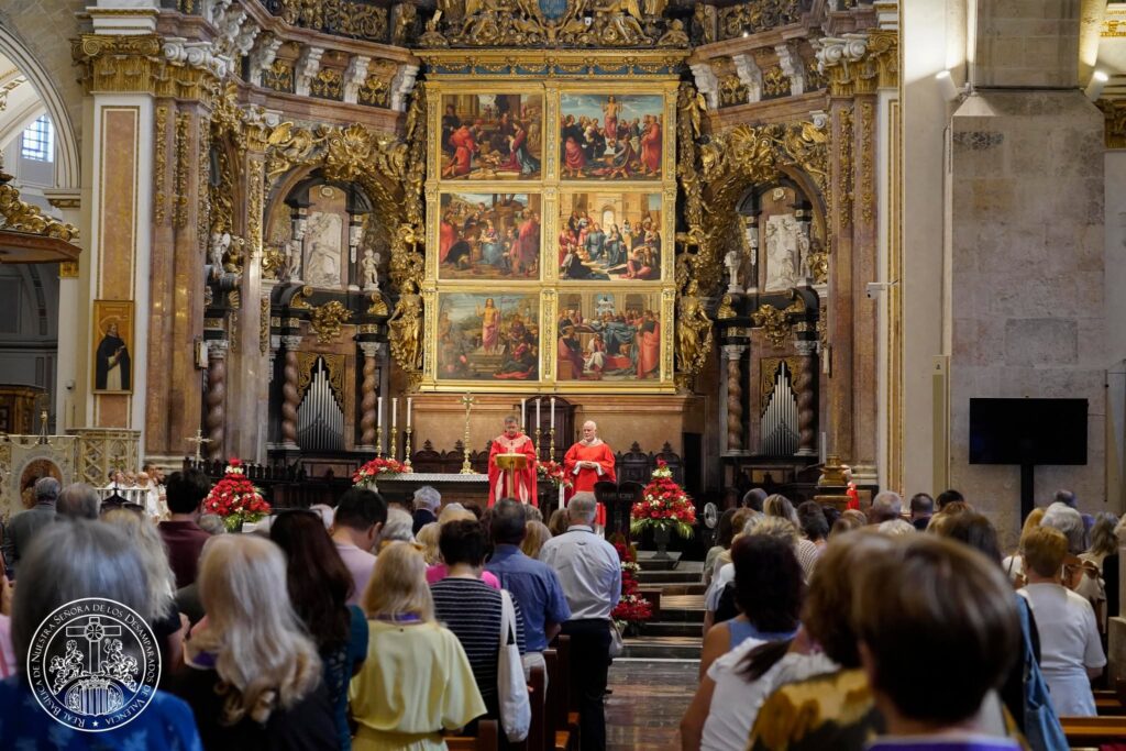 La devoción valenciana se viste de fe: las entidades de la Basílica peregrinan a la Catedral por el Año Jubilar del Santo Cáliz 3 825340676 1085709397512908 7873070644423212360 n