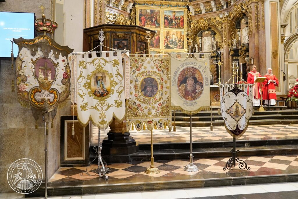 La devoción valenciana se viste de fe: las entidades de la Basílica peregrinan a la Catedral por el Año Jubilar del Santo Cáliz 22 827122847 1085706120846569 6260846069237633819 n