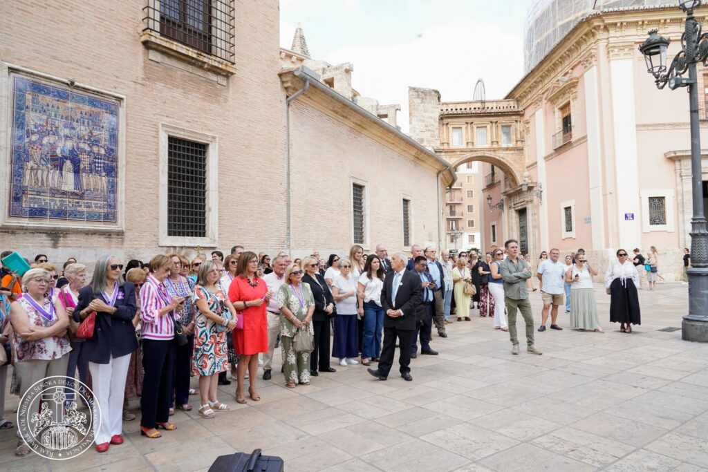 La devoción valenciana se viste de fe: las entidades de la Basílica peregrinan a la Catedral por el Año Jubilar del Santo Cáliz 18 828033693 1085700037513844 7949933187753064953 n