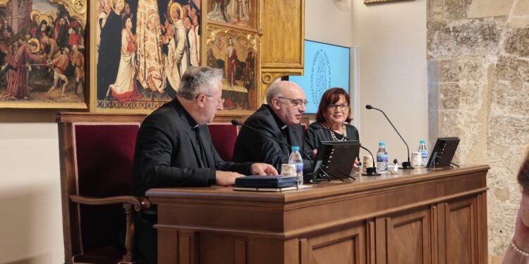 El Arzobispo de Valencia se reune con la Adoración Nocturna Femenina