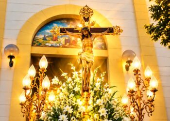 Tavernes de la Valldigna se rinde ante el Santísimo Cristo de la Sangre