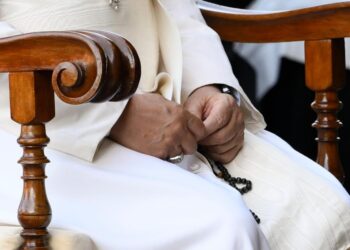 Mensaje de paz de León XIV: un Rosario multitudinario con niños en el Vaticano