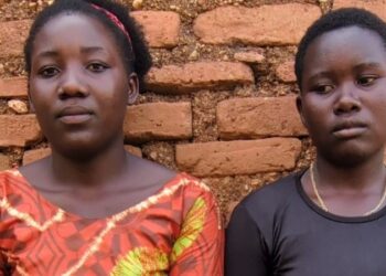 Ataque por motivos religiosos en Uganda: dos jóvenes sobreviven a un incendio provocado por su padre