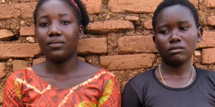 Ataque por motivos religiosos en Uganda: dos jóvenes sobreviven a un incendio provocado por su padre