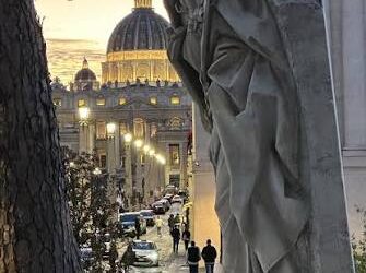 La monja sin poder que movió el Vaticano: a 650 años del fin del «Cautiverio de Aviñón»