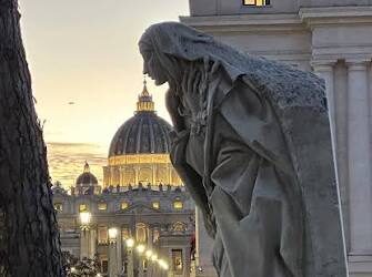 La monja sin poder que movió el Vaticano: a 650 años del fin del «Cautiverio de Aviñón»
