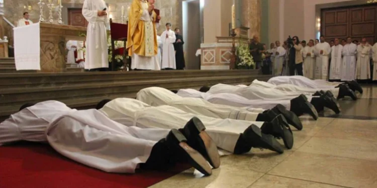 Crecimiento histórico: El número de sacerdotes católicos en el mundo sube por primera vez en cinco años