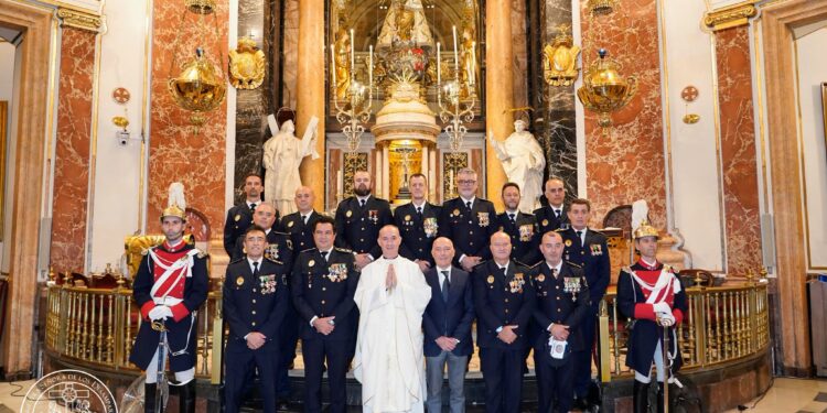 La Policía Local de Valencia rinde homenaje a sus agentes fallecidos en la festividad del Santo Ángel de la Ciudad 1 La Policía Local de Valencia rinde homenaje a sus agentes fallecidos en la festividad del Santo Ángel de la Ciudad