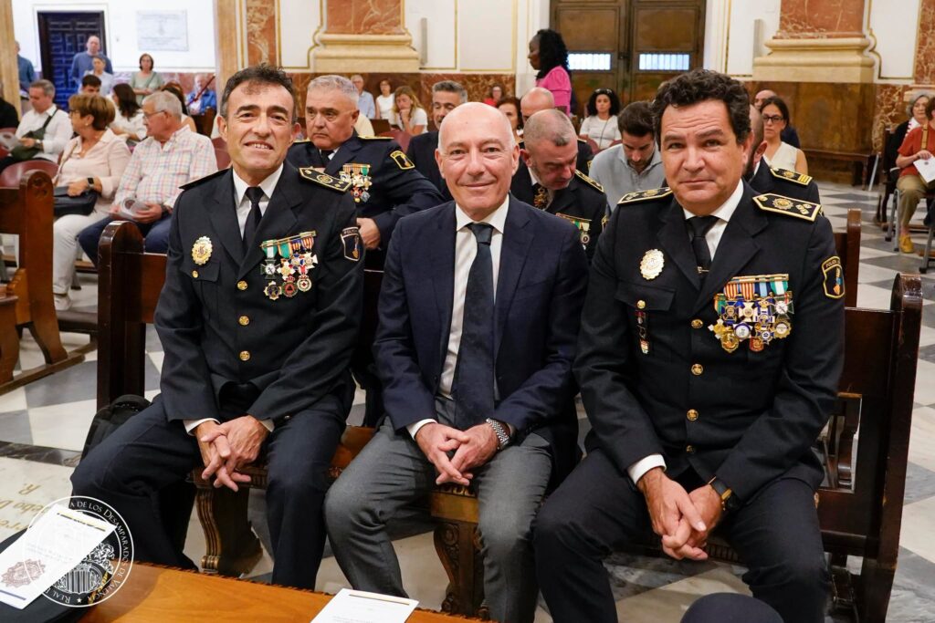 La Policía Local de Valencia rinde homenaje a sus agentes fallecidos en la festividad del Santo Ángel de la Ciudad 13 857716643 1024118490236728 9177928466040694772 n