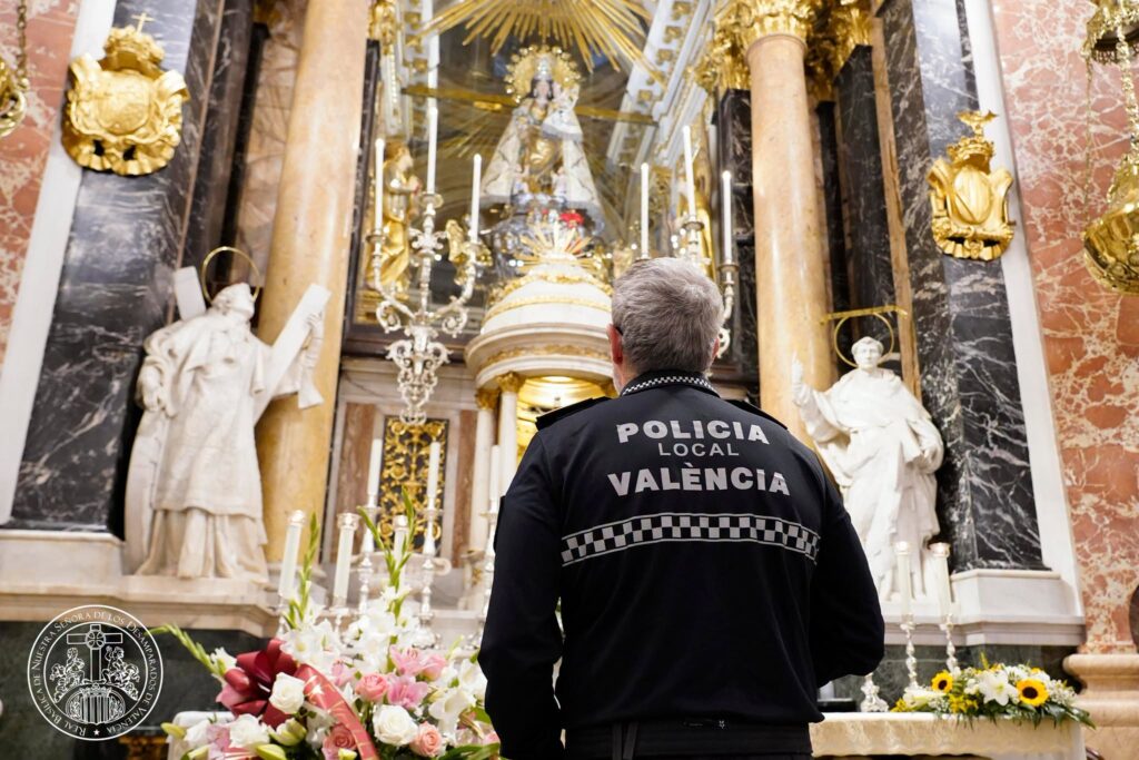 La Policía Local de Valencia rinde homenaje a sus agentes fallecidos en la festividad del Santo Ángel de la Ciudad 3 858051825 2267738390744525 1937929688337436946 n