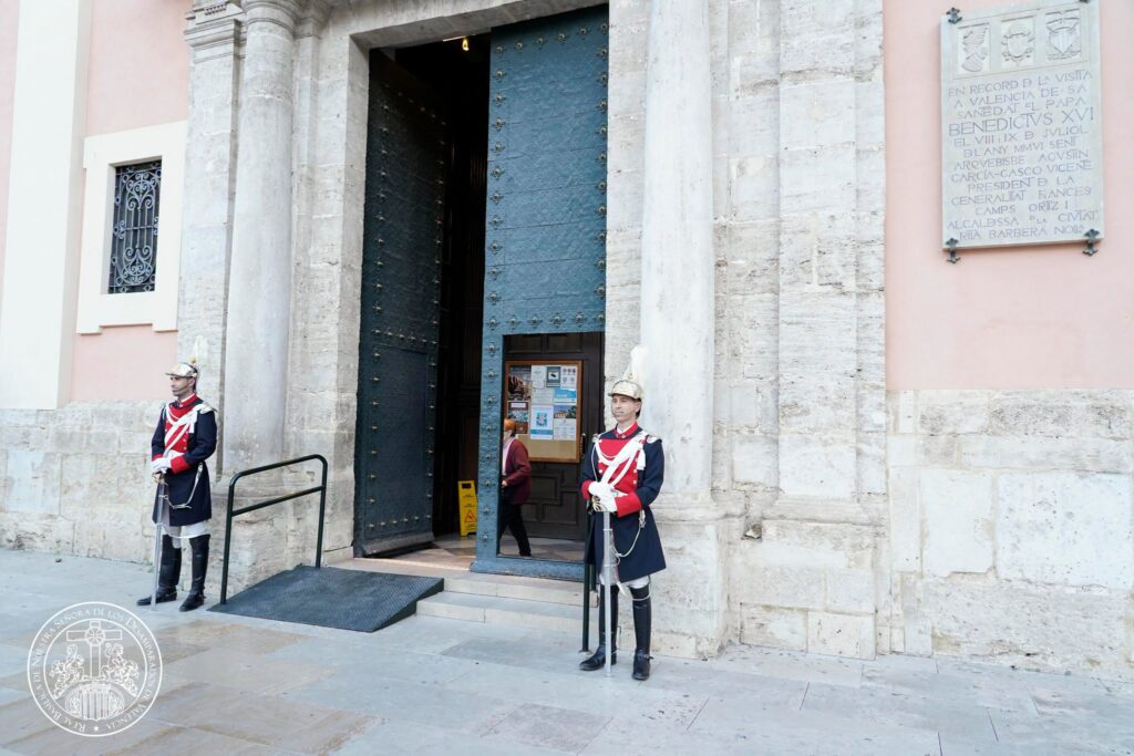 La Policía Local de Valencia rinde homenaje a sus agentes fallecidos en la festividad del Santo Ángel de la Ciudad 11 858212847 1641710513719042 1496804707997049065 n
