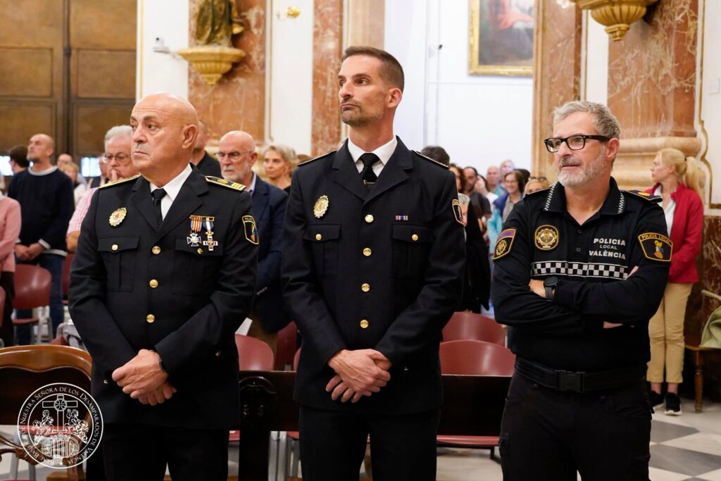 La Policía Local de Valencia rinde homenaje a sus agentes fallecidos en la festividad del Santo Ángel de la Ciudad 5 860005717 1499808621958384 6488154929742742618 n