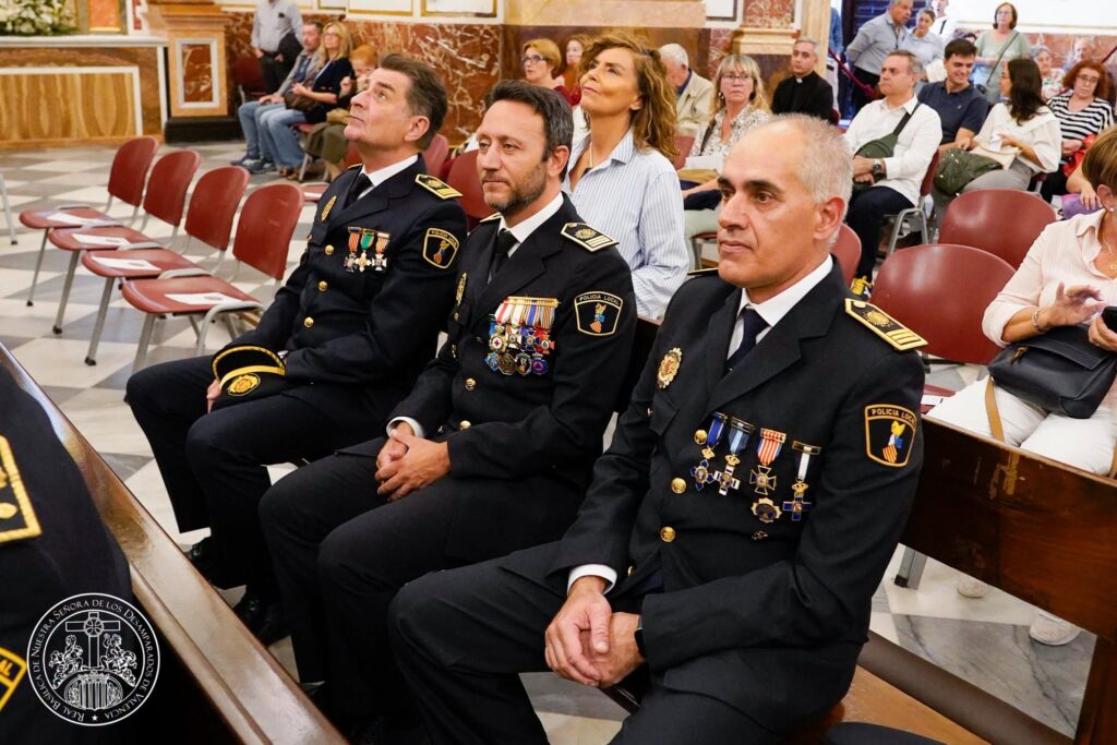 La Policía Local de Valencia rinde homenaje a sus agentes fallecidos en la festividad del Santo Ángel de la Ciudad 9 861342860 1482122860779549 7125989297228893944 n