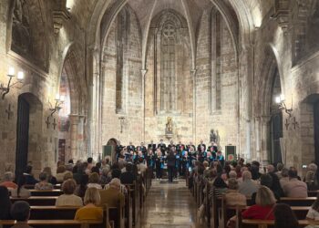 La música coral se hace luz y solidaridad en la histórica iglesia de San Juan del Hospital de Valencia