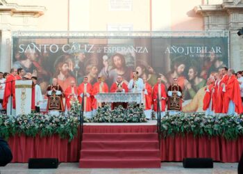 El Santo Cáliz moviliza a Valencia en una histórica y multitudinaria Misa de Clausura