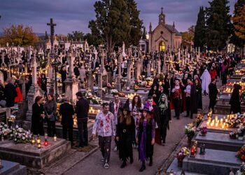Festividad de Todos los Santos: la Pascua de otoño y el arte de la Santidad Comunitaria