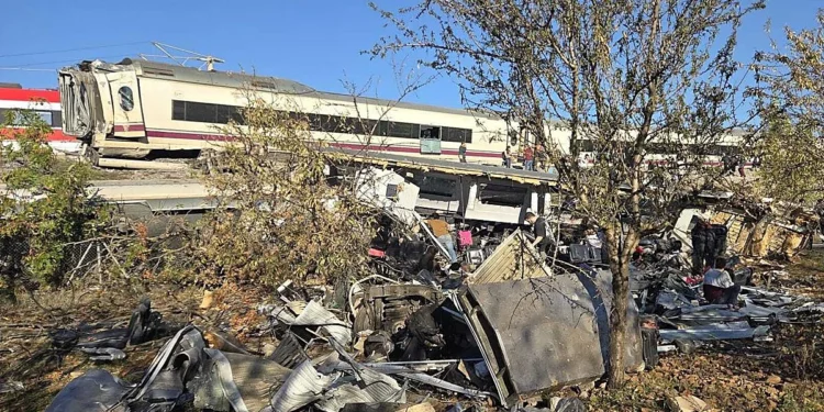 Tragedia en España: al menos 30 muertos confirmados en un accidente de trenes en Toledo 1 Tragedia en España: al menos 46 fallecidos en un accidente de trenes en Toledo