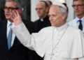 El Papa León XIV es dado de alta tras su operación pulmonar y regresa al Vaticano
