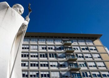 Ultima hora: Concluye con éxito la intervención quirúrgica del Papa León XIV