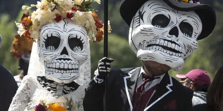 Más allá de las flores y el papel picado: Así se vive el Día de Muertos con sentido y esperanza cristiana