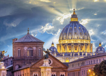 El Teatro del Cielo y la Tierra: Historias, Sombras y Genio en el Vaticano