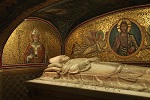 La fascinante búsqueda subterranea que confirmó la tumba de San Pedro bajo del Vaticano